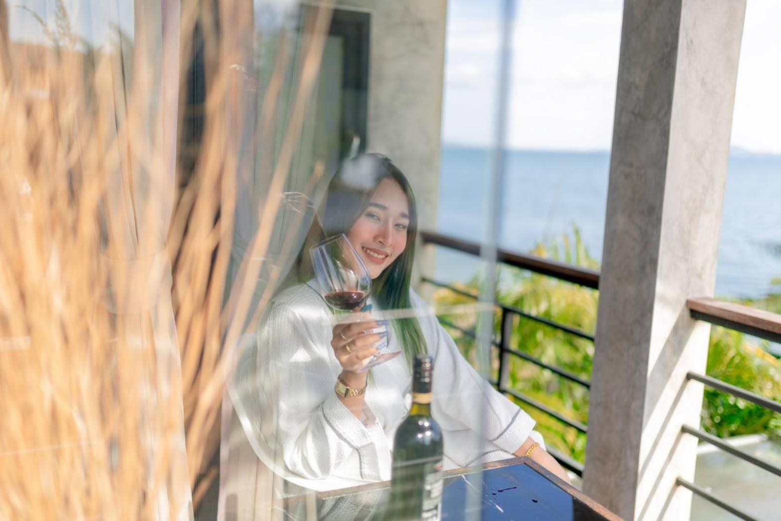 Windy Seaview Resort Chao Lao Beach Buitenkant foto